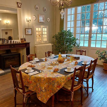 Manoir Du Bellay Bed and Breakfast Montreuil-Bellay Exteriör bild