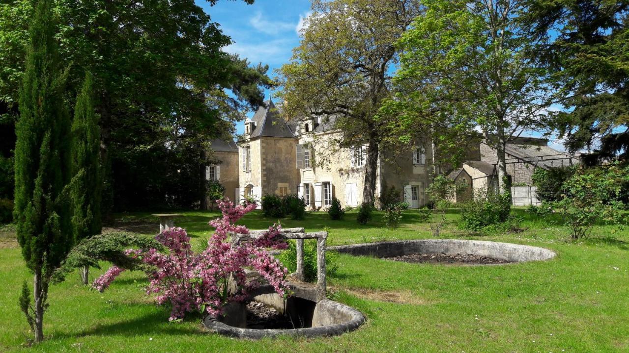 Manoir Du Bellay Bed and Breakfast Montreuil-Bellay Exteriör bild